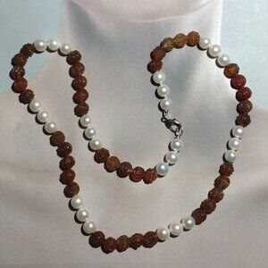 Freshwater Pearl and Reddish-Brown Carnelian Gemstone Beads Necklace.